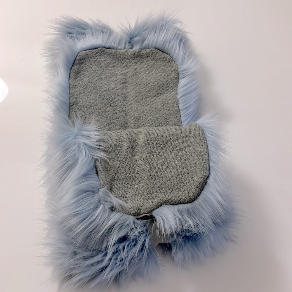 NEW:  gorgeous baby blue faux fur scarf - Picture 6 of 9